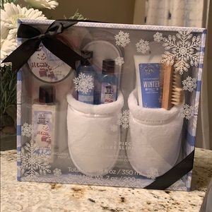 7 Piece Deluxe Slipper Set